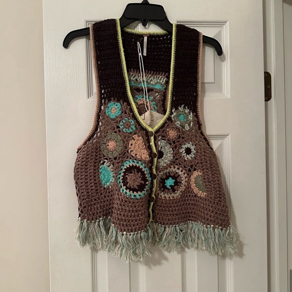 FREE PEOPLE DESERT ROSE CROCHET BOHO VEST HANDCRAFTED FRINGE HARD TO FIND BNWT - Picture 4 of 8